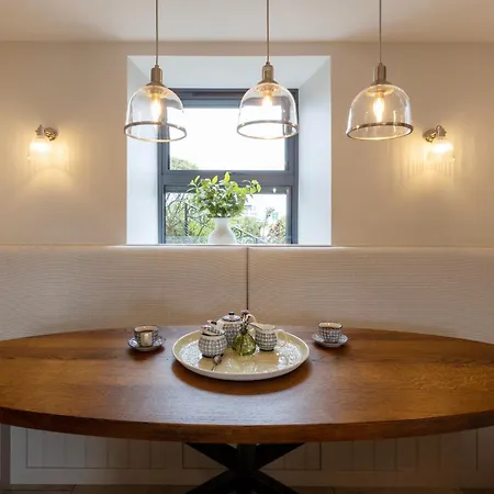 Sandfield House
