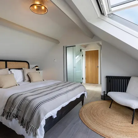 Sandfield House *