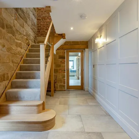 Sandfield House *