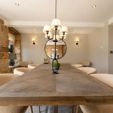 Sandfield House بيت للعطل