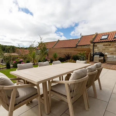 Sandfield House * וויטבי