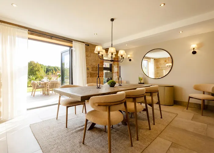 Sandfield House בית נופש וויטבי
