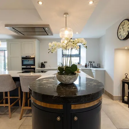 Sandfield House 펜션 휫비