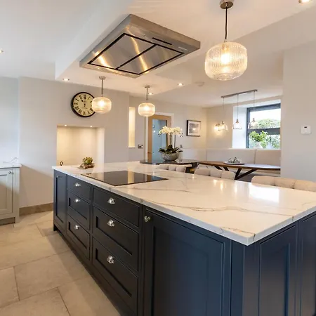 Sandfield House *
