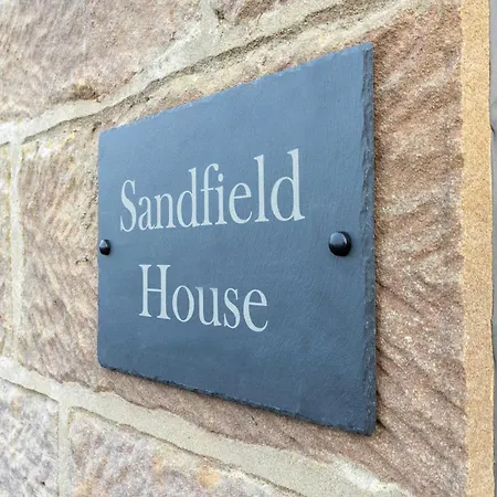 Sandfield House 휫비