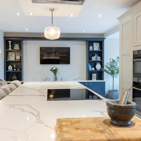 Sandfield House 휫비