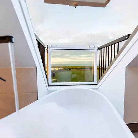 Sandfield House * 휫비