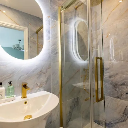 펜션 Sandfield House 휫비