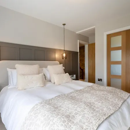 Sandfield House * 휫비