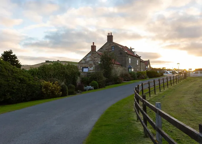 Sandfield House * 휫비