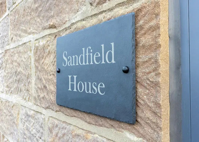 Sandfield House 휫비