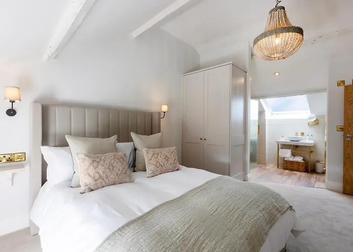 Sandfield House * 휫비