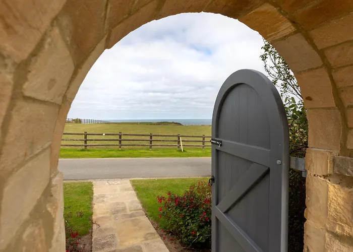 펜션 Sandfield House 휫비